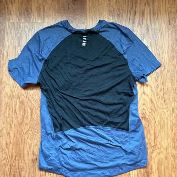 Under Armour Workout Shirt - Picture 2 of 3